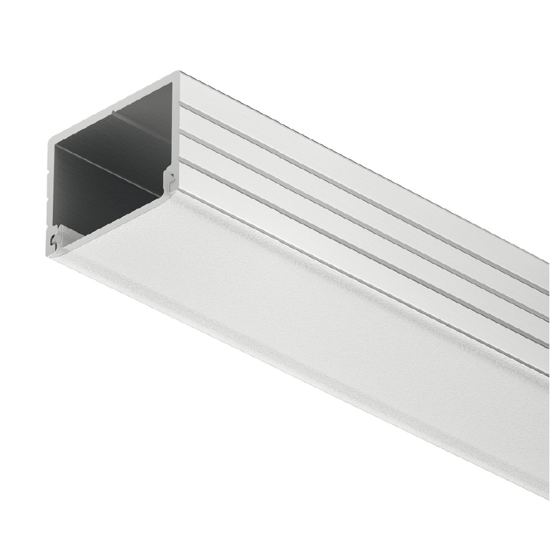 Perfil LED para Bajo Estante de Aluminio 2500 mm - Lente Lechosa. Difusión homogénea sin puntos de luz. Acabado plata anodizado. Soportes de montaje no incluidos. Ideal para iluminación de muebles y vitrinas.