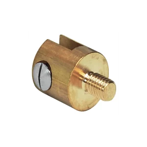 Pieza de Conexión para Sistema Central de Cierre - Montaje en Pared Dorsal Pieza de conexión de latón diseñada para sistemas centrales de cierre, con montaje en pared dorsal. Fabricada en latón de alta calidad, combina funcionalidad y durabilidad. Opcionalmente combinable con cerradura de presión para sistema central de cierre o cerradura sobrepuesta. Incorpora sistema de enganche con resorte ajustable en altura y guías para palanca compatibles con barra de cierre y barra de presión (cierre antipánico).